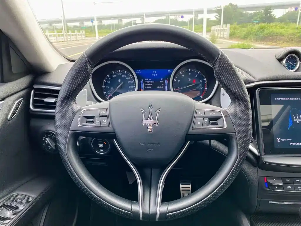 Maserati Ghibli 2019 — фото 9
