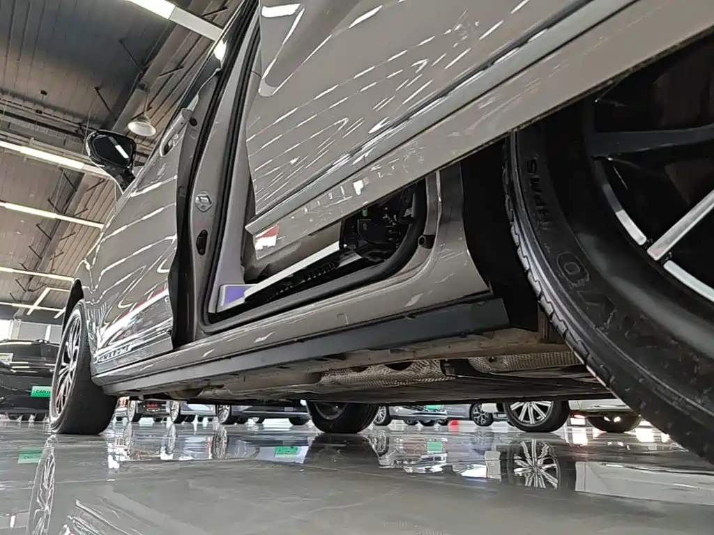 Roewe iMAX8 New Energy 2025 — фото 22