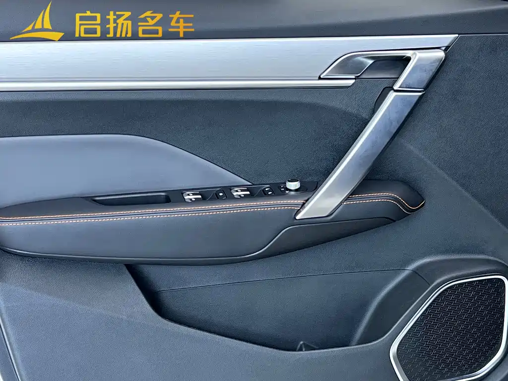 Geely Binyue 2025 — фото 24