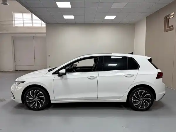 Volkswagen Golf 2021