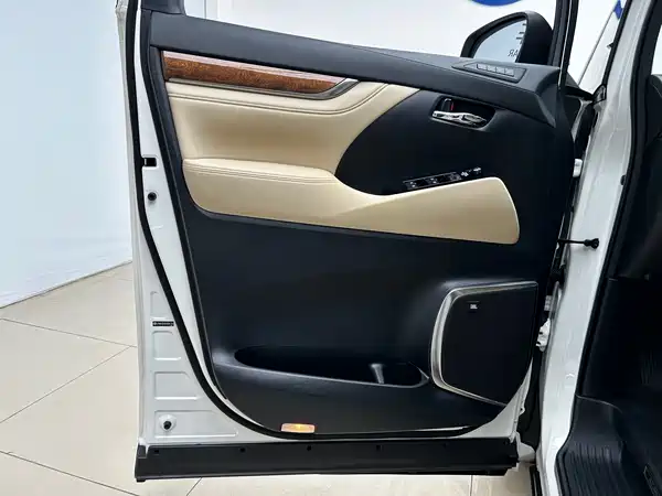 Toyota Alphard 2015