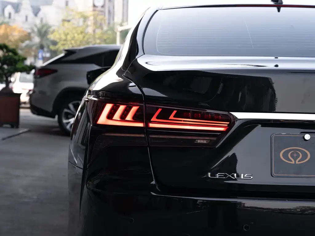Lexus LS 2024
