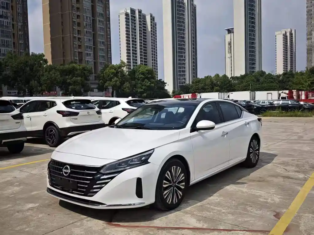 Nissan Teana 2023 — фото 1