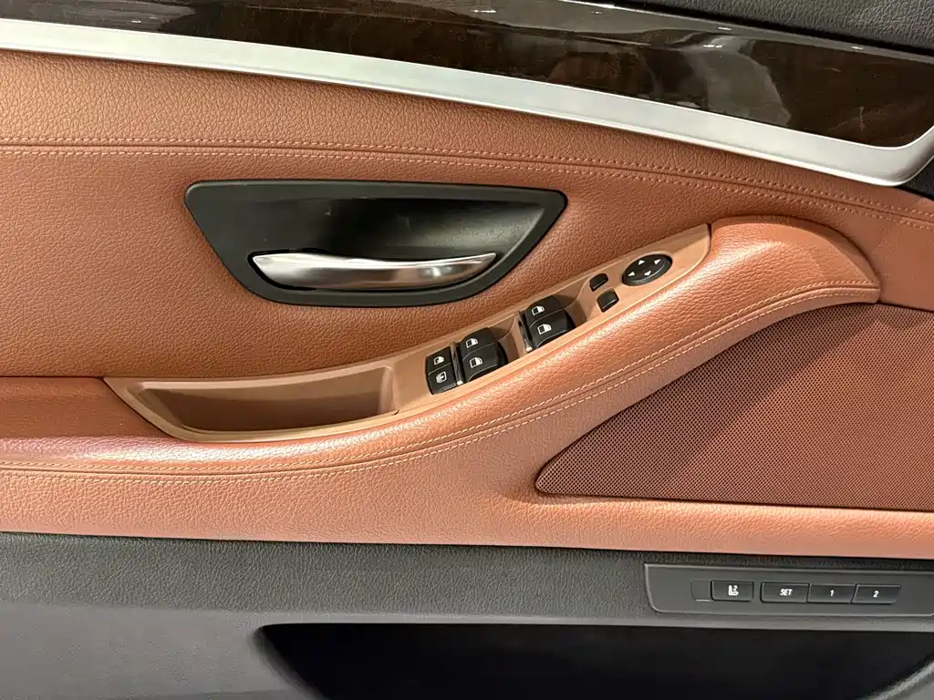 BMW 5 Series 2016 — фото 20