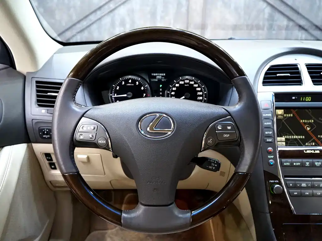Lexus ES 2012 — фото 13