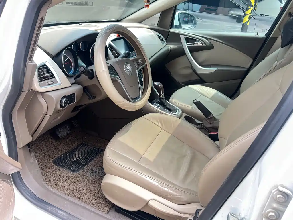Buick Excelle GT 2012 — фото 13