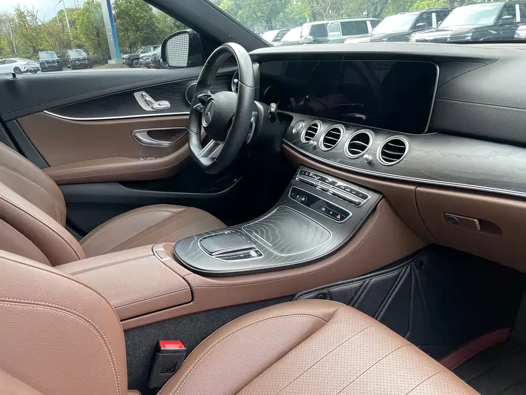 Mercedes-Benz E-Class 2022 — фото 18