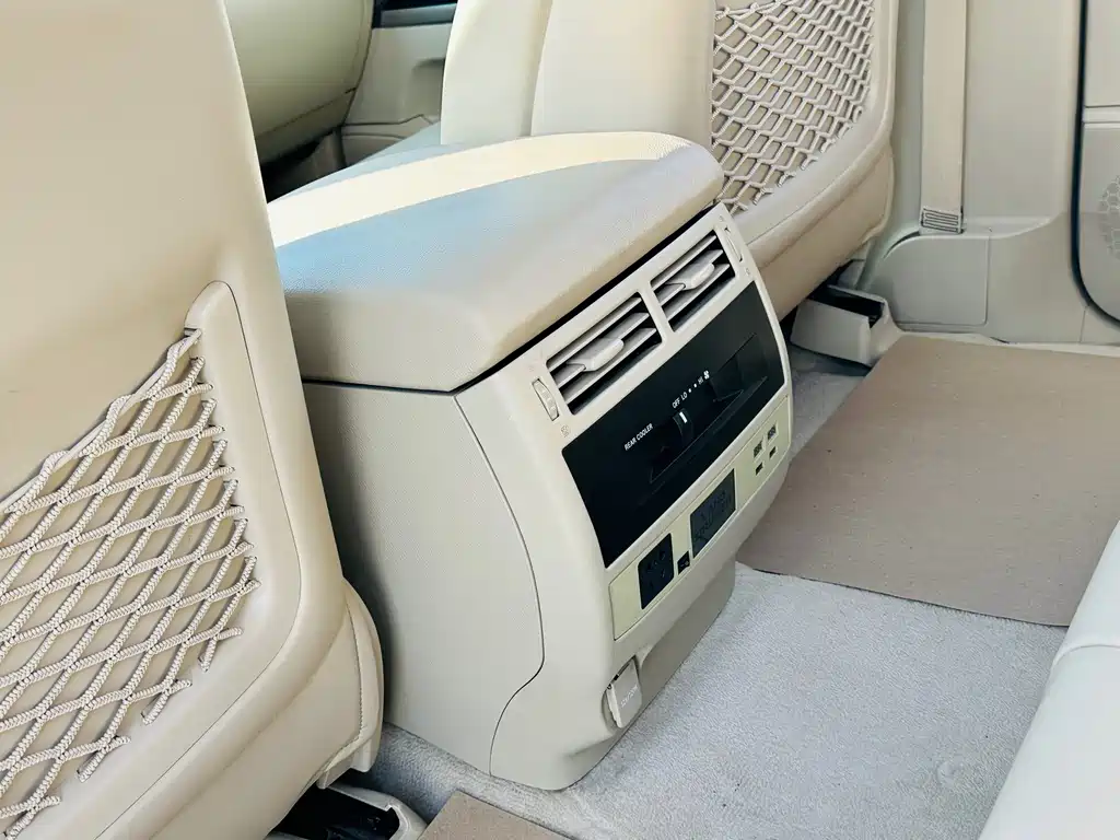 Toyota Land Cruiser 2020 — фото 19