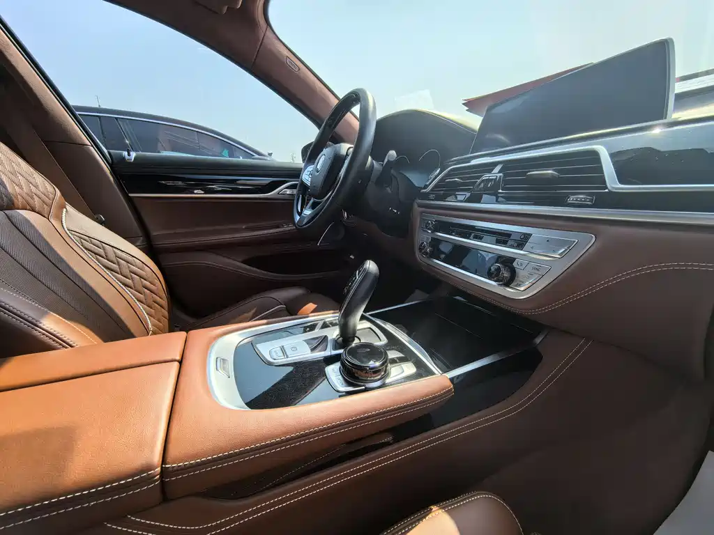 BMW 7 Series 2019 — фото 10