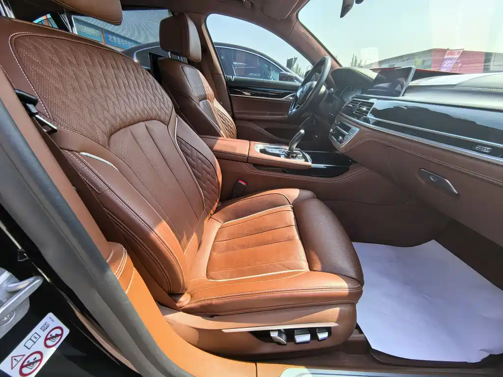 BMW 7 Series 2019 — фото 9