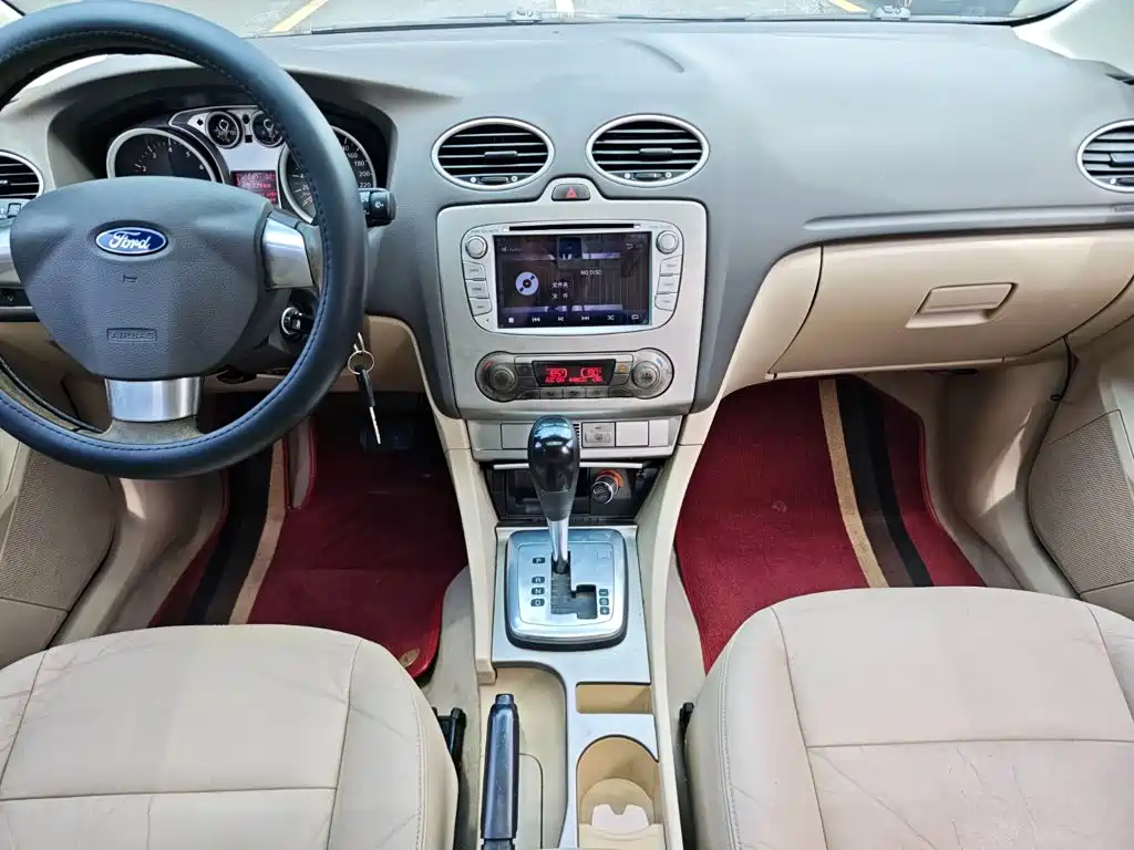 Ford Focus 2014 — фото 17