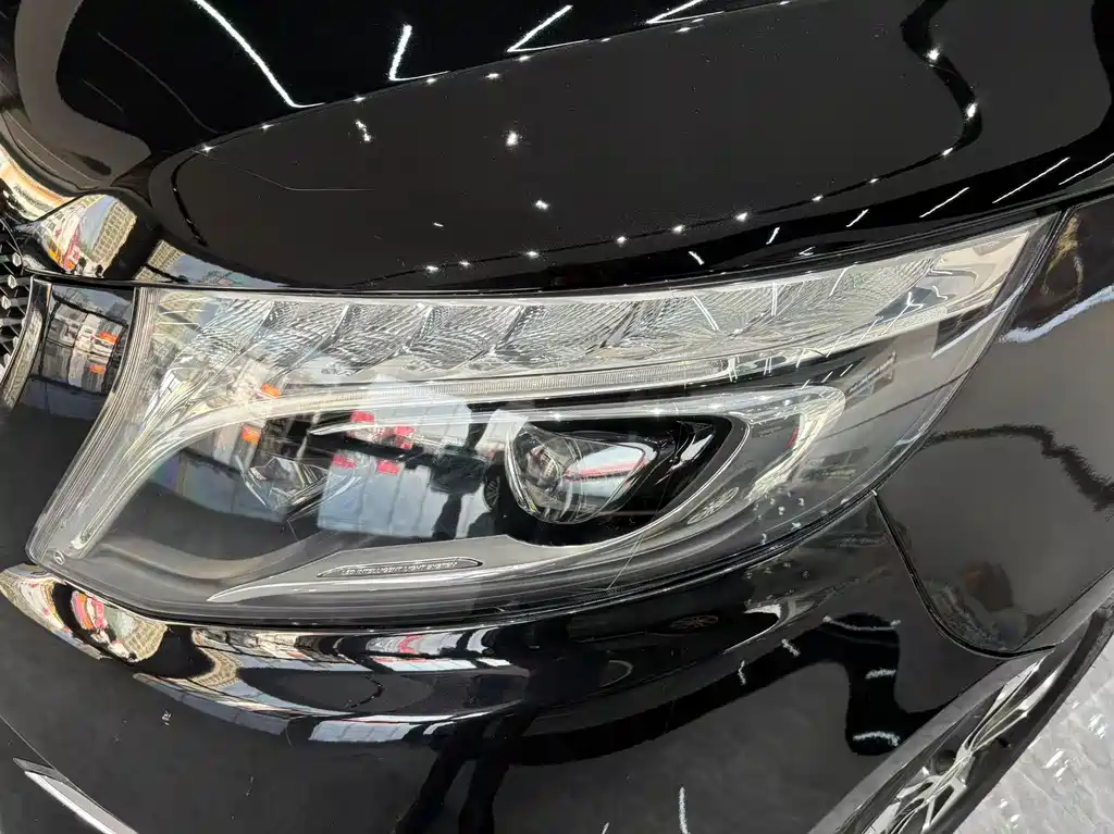 Mercedes-Benz V-Class 2021 — фото 19