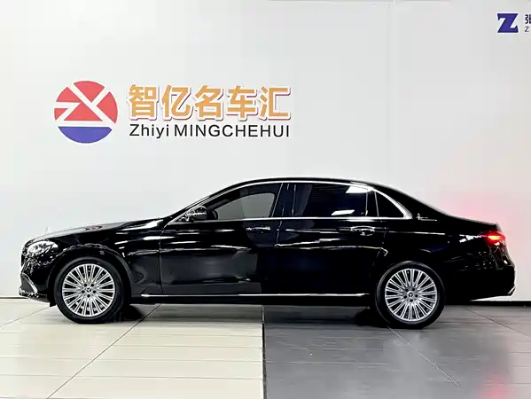 Mercedes-Benz E-Class 2022