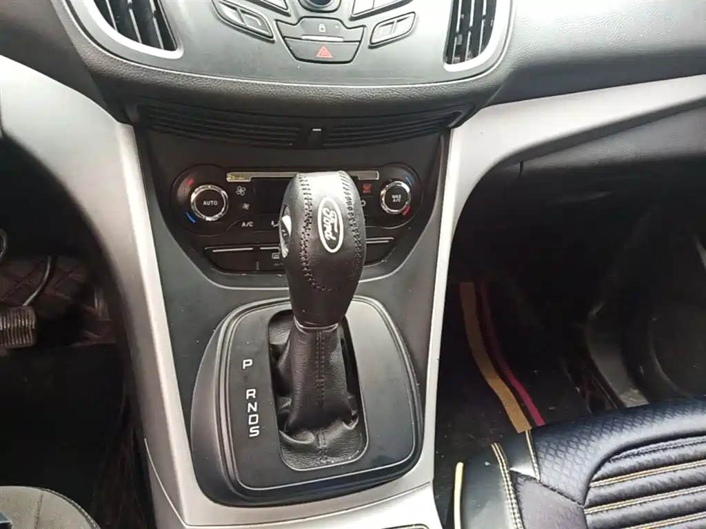 Ford Kuga 2015 — фото 14