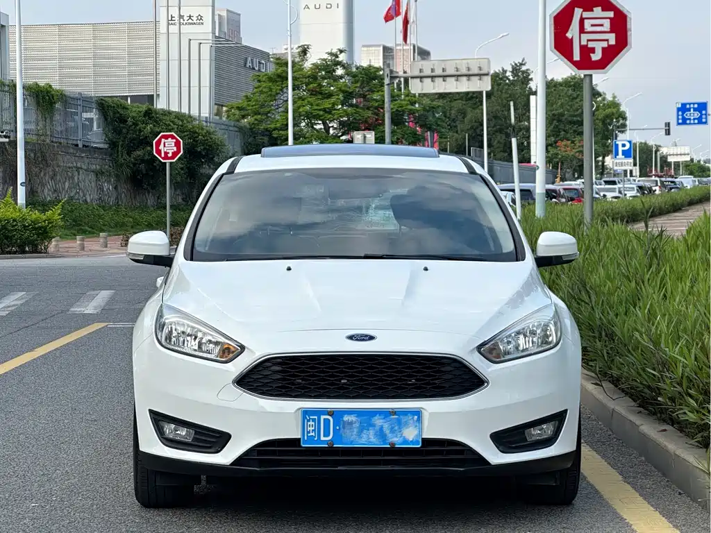 Ford Focus 2019 — фото 2