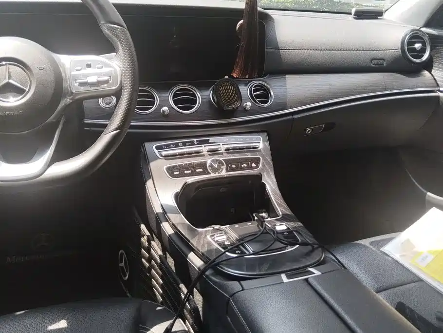 Mercedes-Benz E-Class 2019 — фото 16