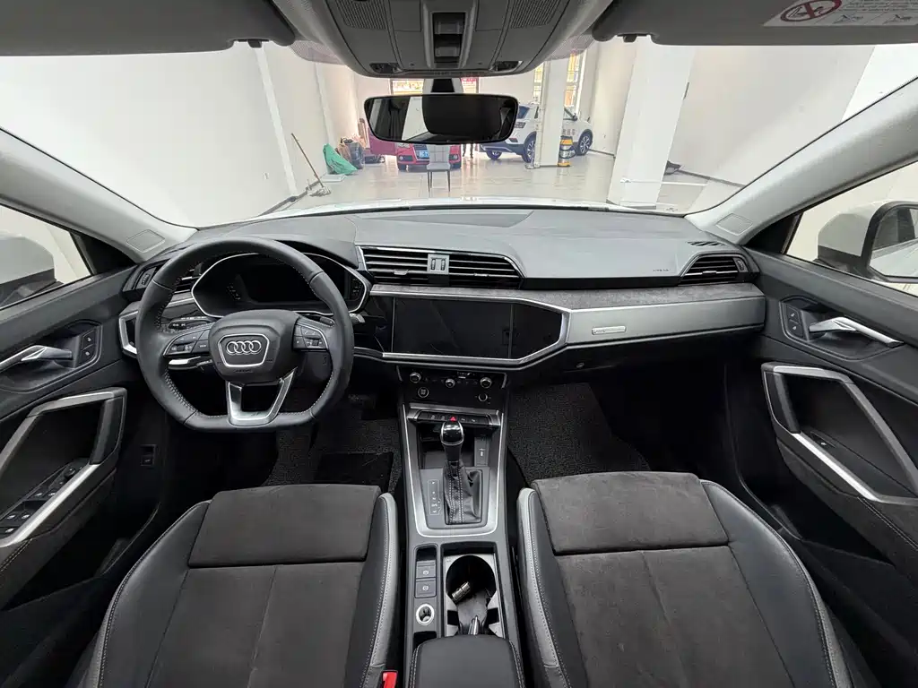 Audi Q3 2021 — фото 15
