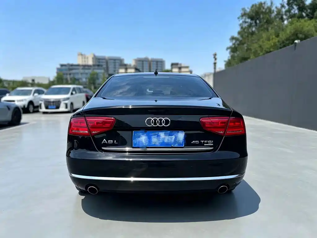 Audi A8 2012 — фото 5