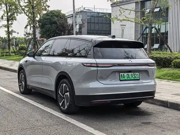 NIO ES8 2024