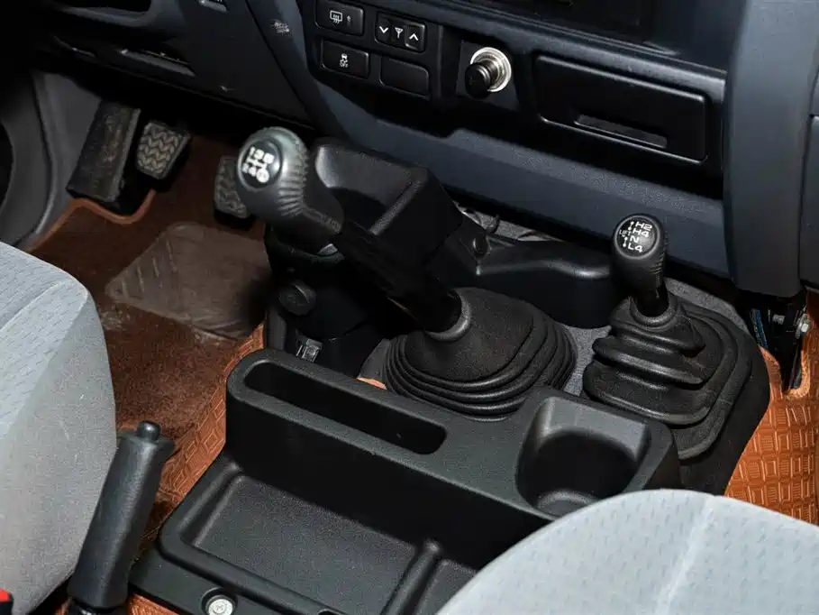 Toyota Land Cruiser 2020 — фото 15