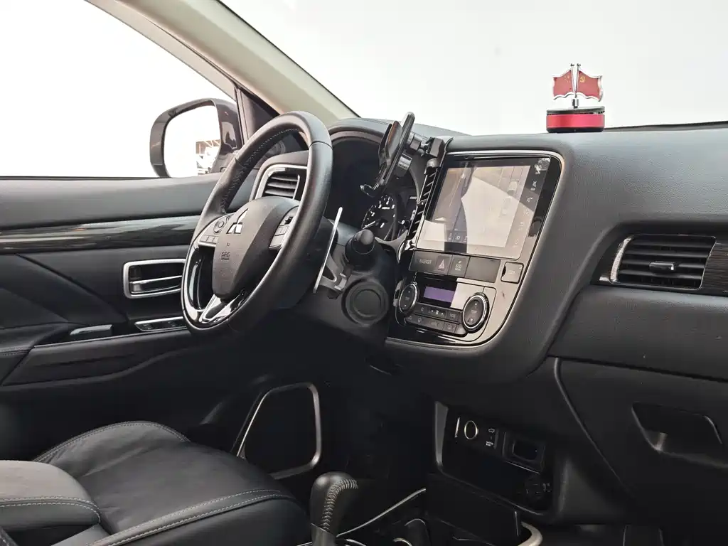 Mitsubishi Outlander 2020 — фото 11