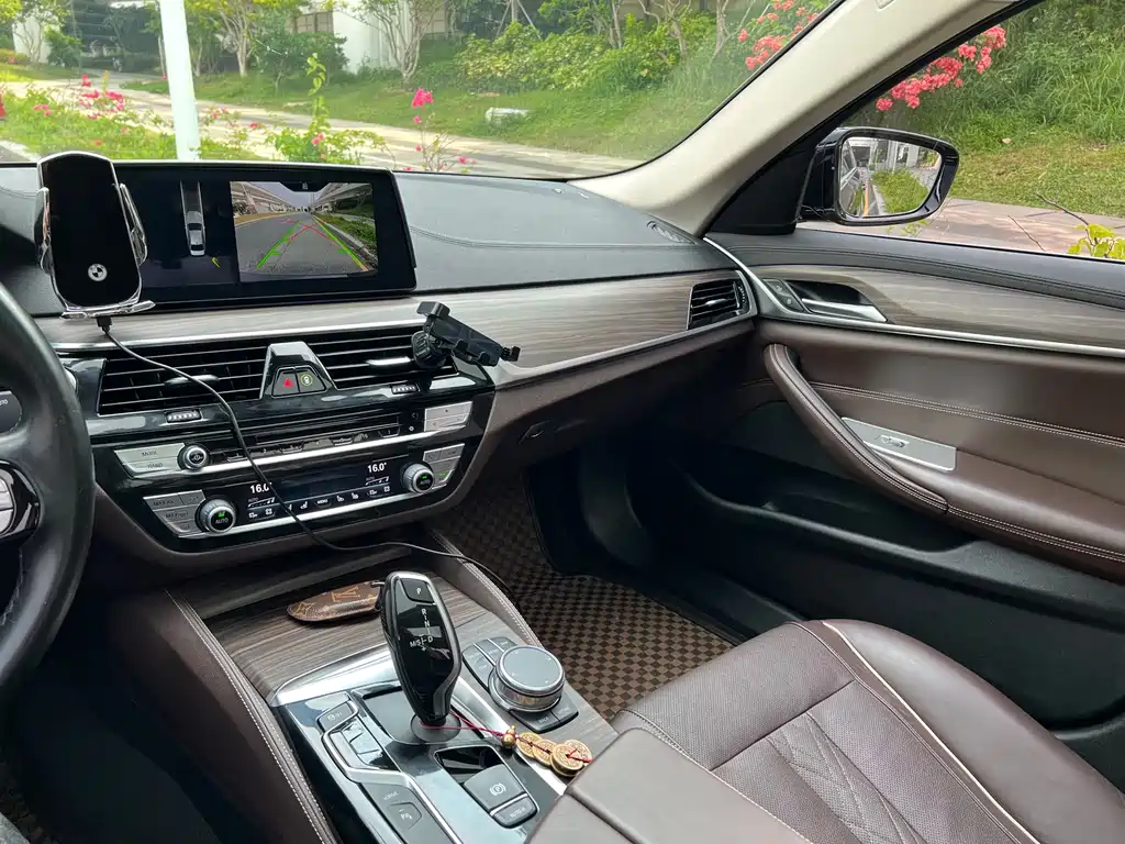 BMW 5 Series New Energy 2018 — фото 17