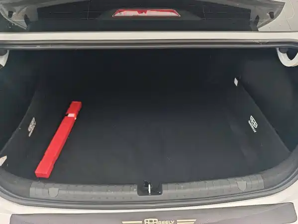 Geely Emgrand 2024
