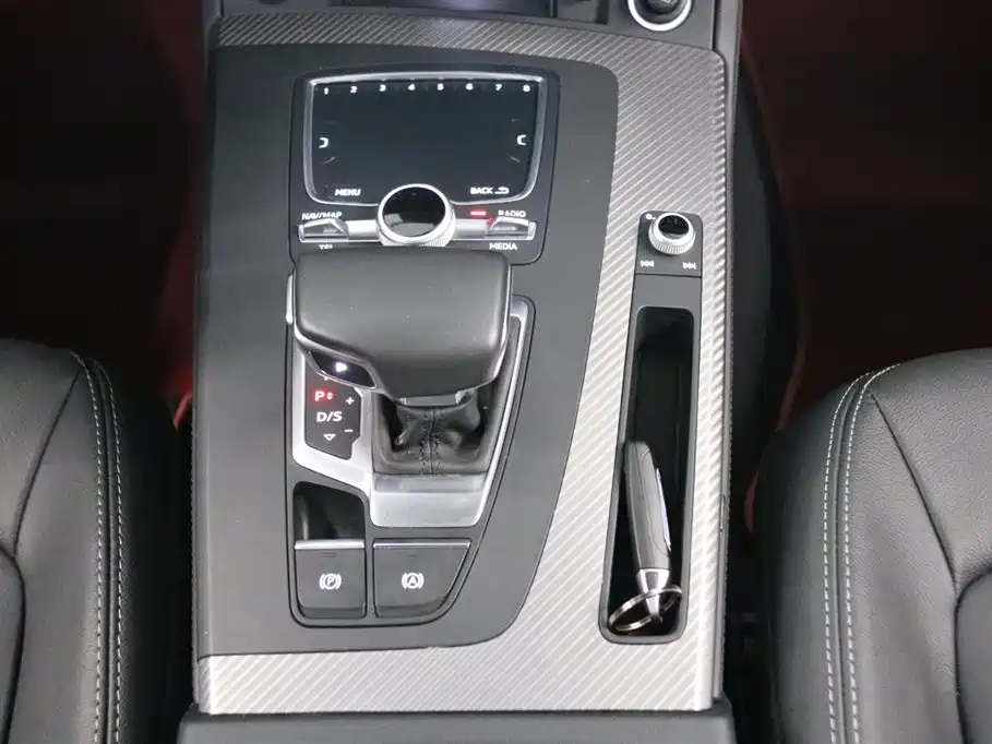 Audi Q5L 2021 — фото 10