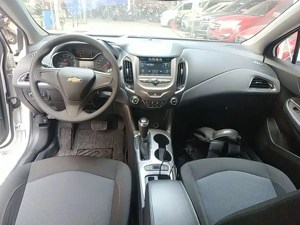 Chevrolet Cruze 2018 — фото 10