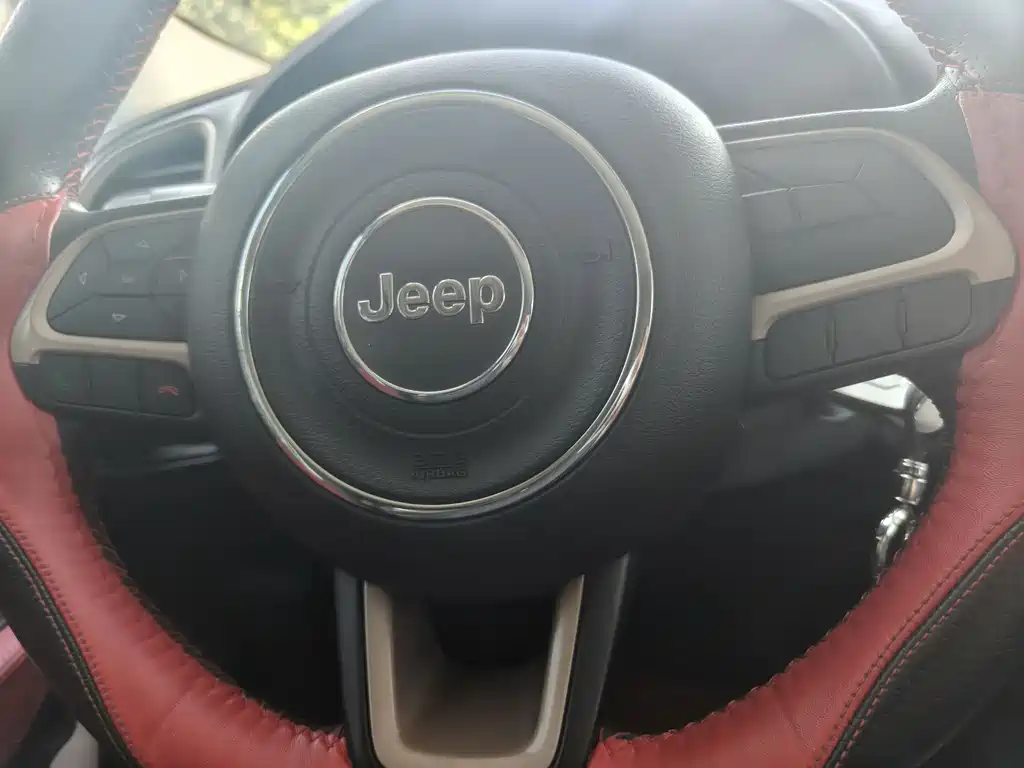 Jeep Renegade 2018 — фото 9