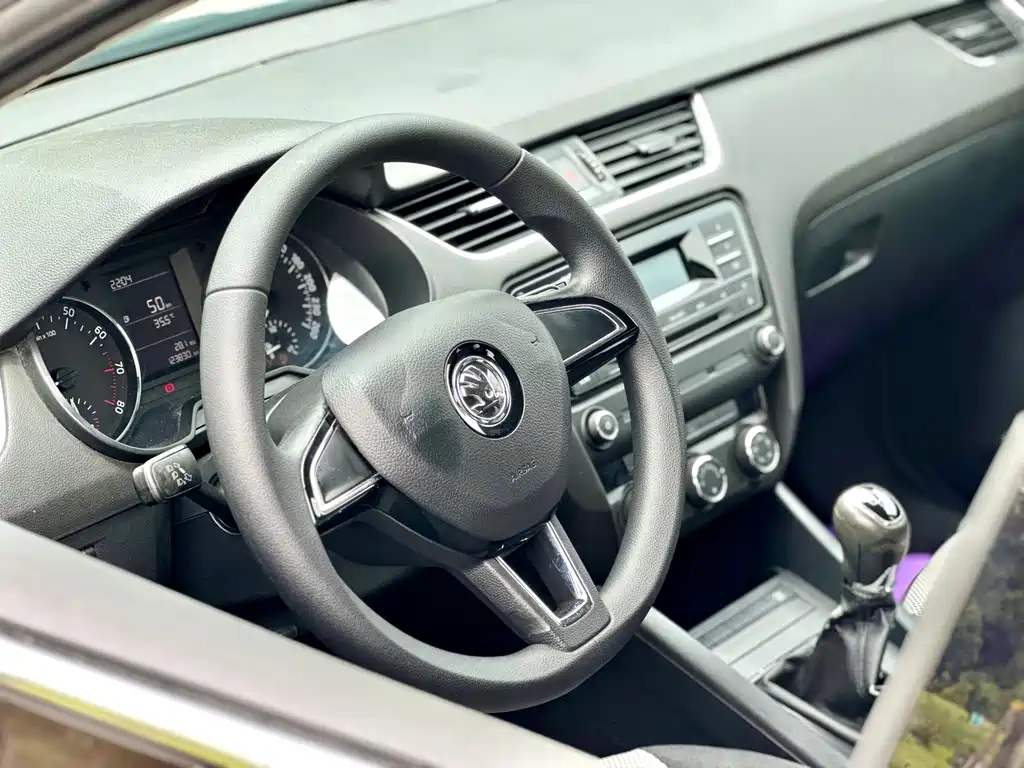 Skoda Octavia 2017 — фото 18