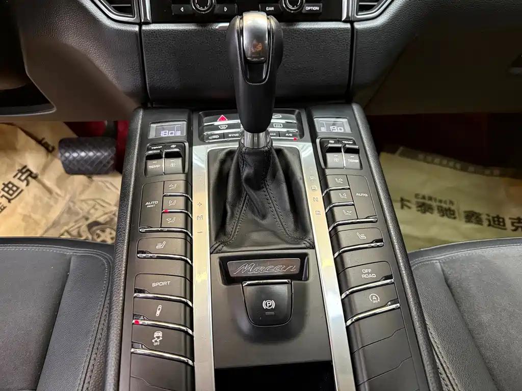 Porsche Macan 2015 — фото 17