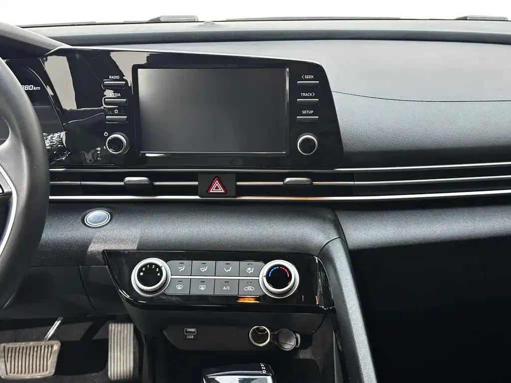 Hyundai Elantra 2023 — фото 15