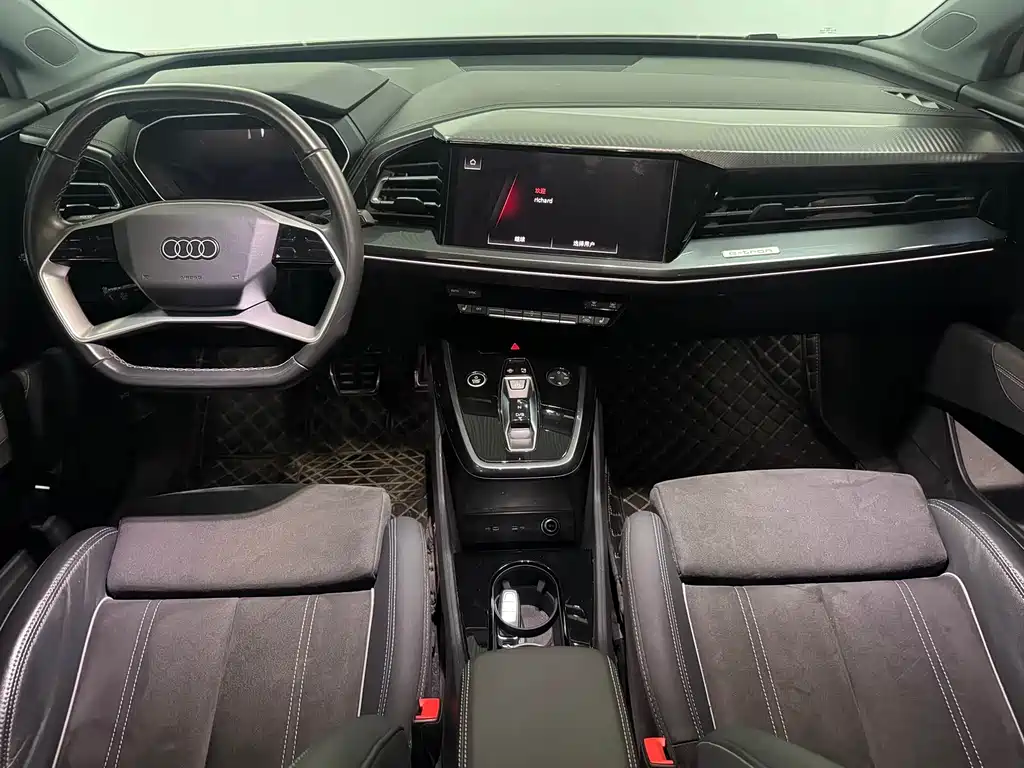 Audi Q4 e-tron 2023 — фото 7