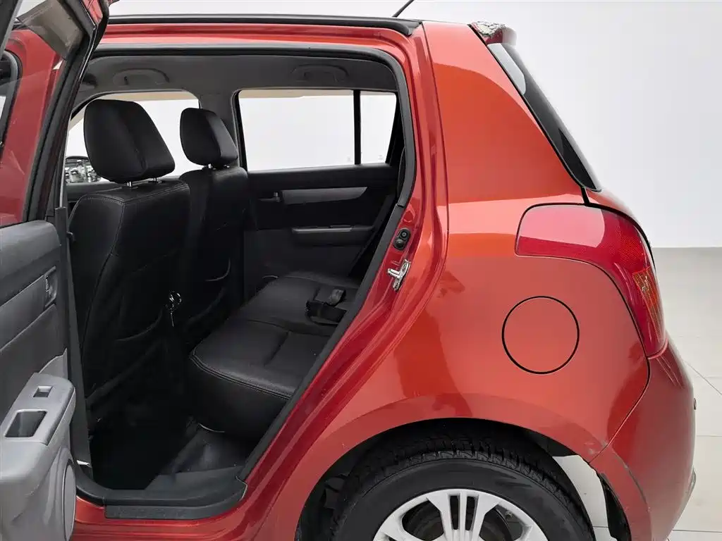 Suzuki Swift 2015 — фото 15