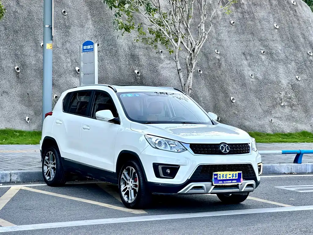 BAIC Shenbao X35 2016 — фото 3
