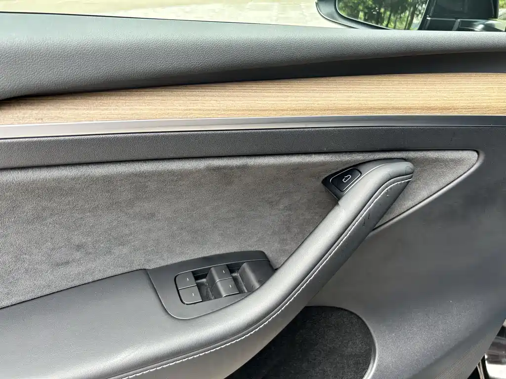 Tesla Model Y 2022 — фото 9