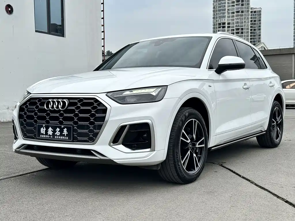 Audi Q5L 2024 — фото 1