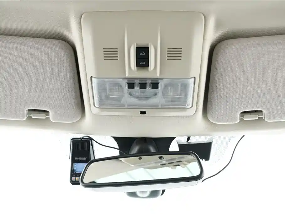 Land Rover Discovery 2014 — фото 25