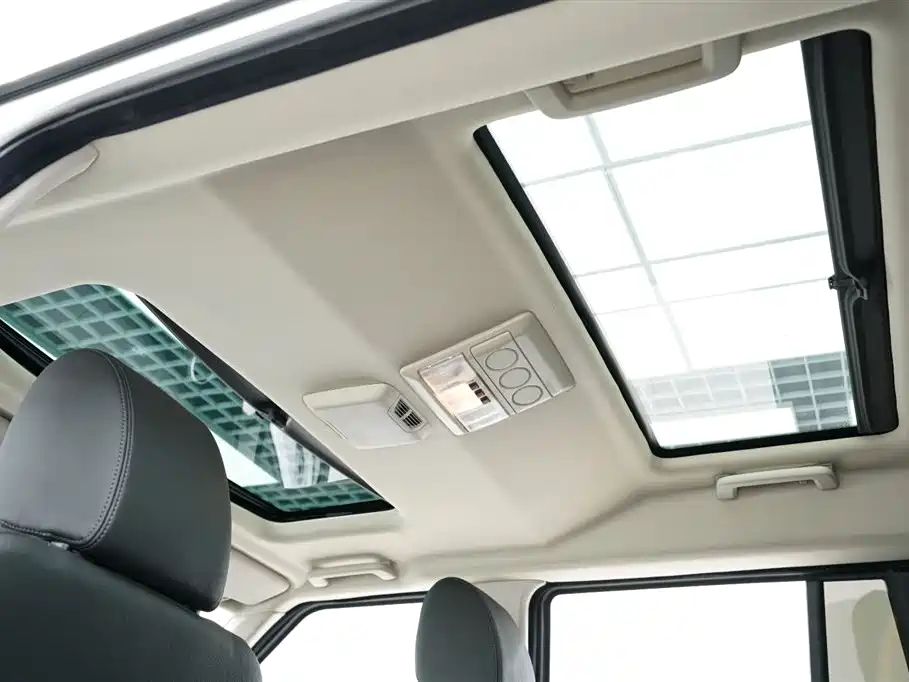 Land Rover Discovery 2014 — фото 23