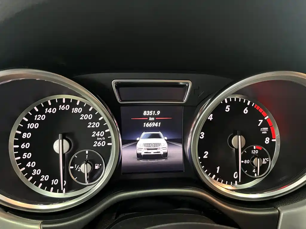 Mercedes-Benz M-Class 2014 — фото 10