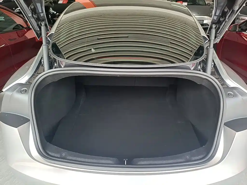 Tesla Model 3 2025 — фото 19