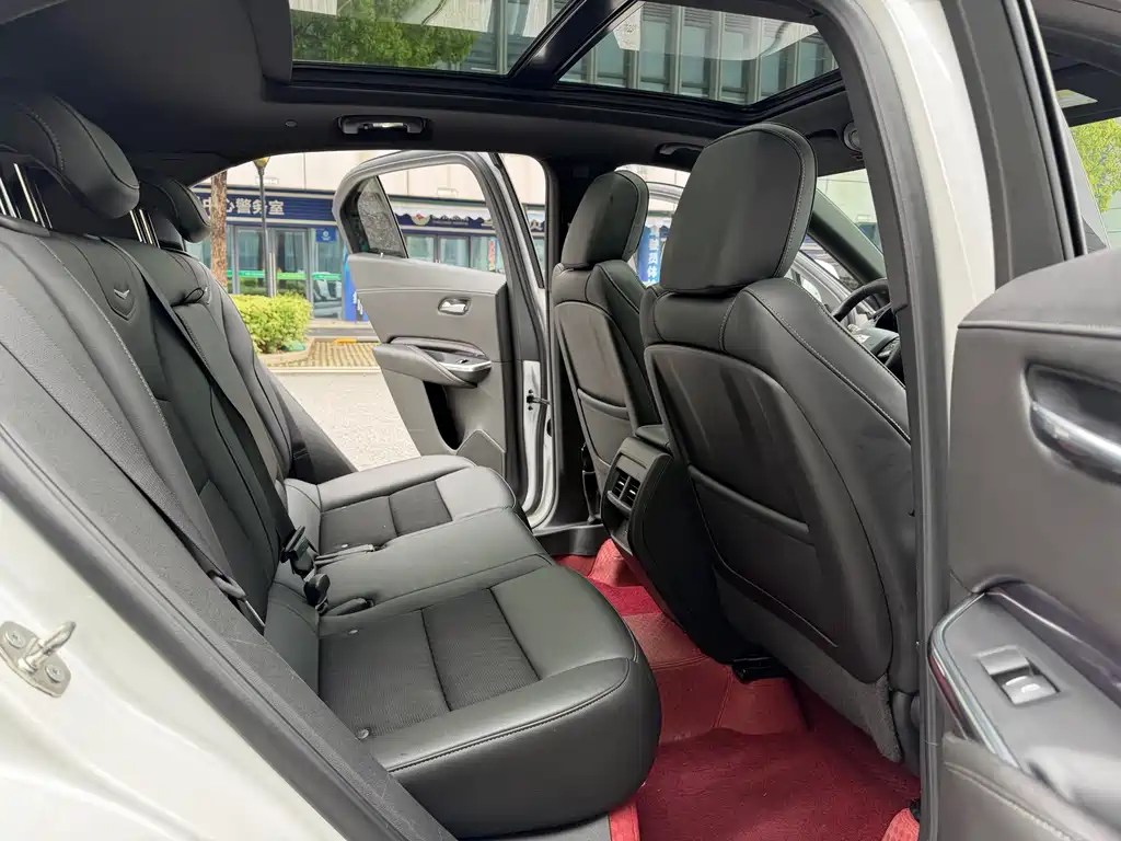 Cadillac XT4 2021 — фото 11