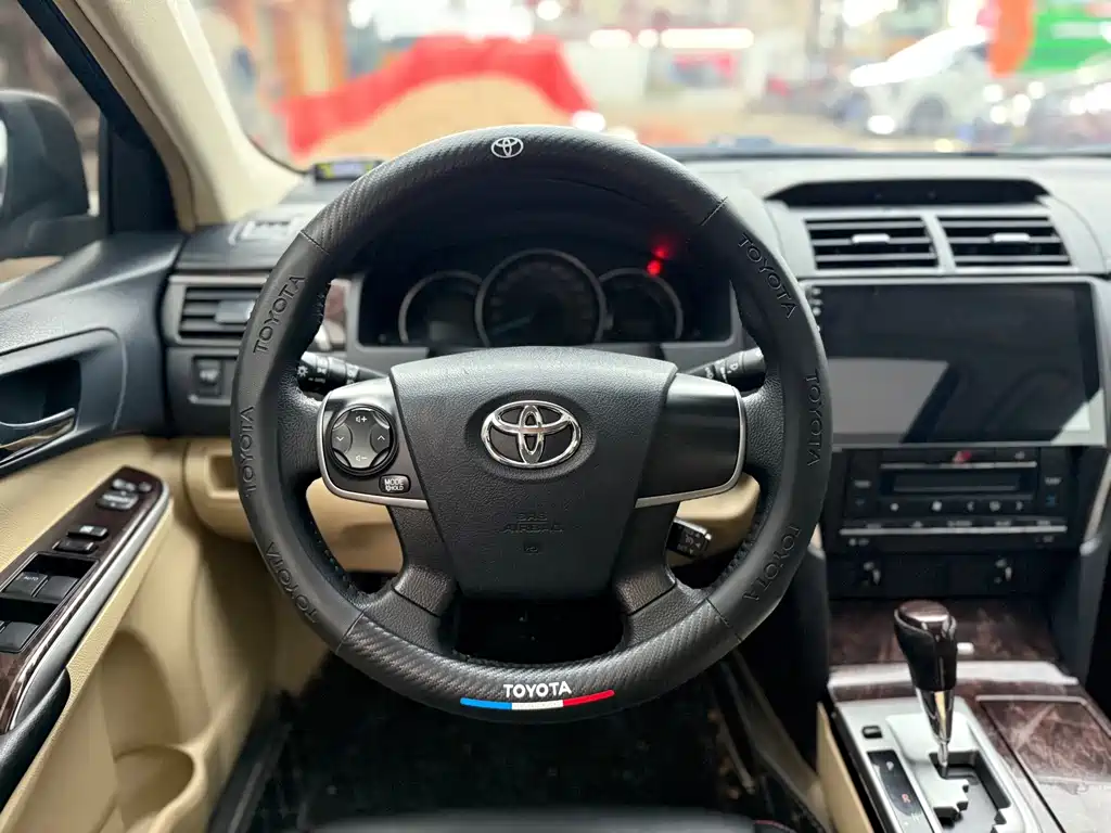 Toyota Camry 2016 — фото 9