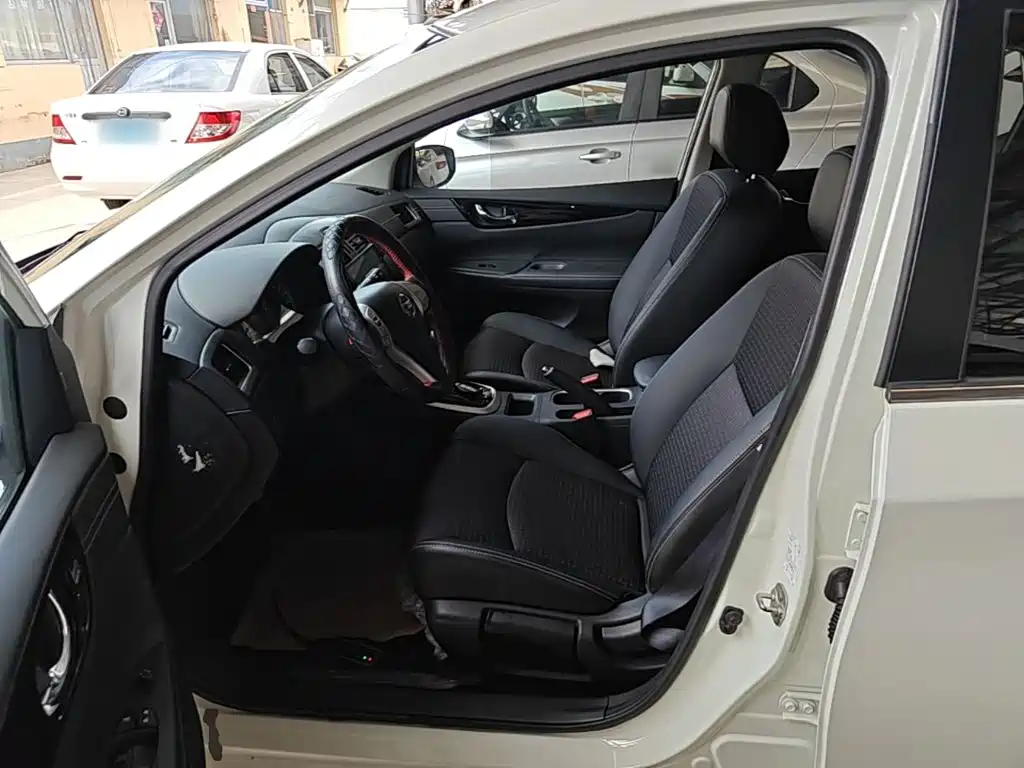 Nissan Tiida 2017 — фото 16