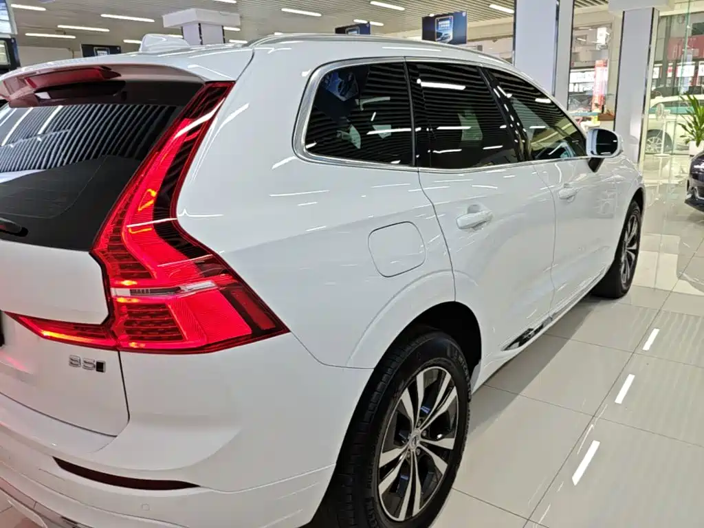 Volvo XC60 2023 — фото 7