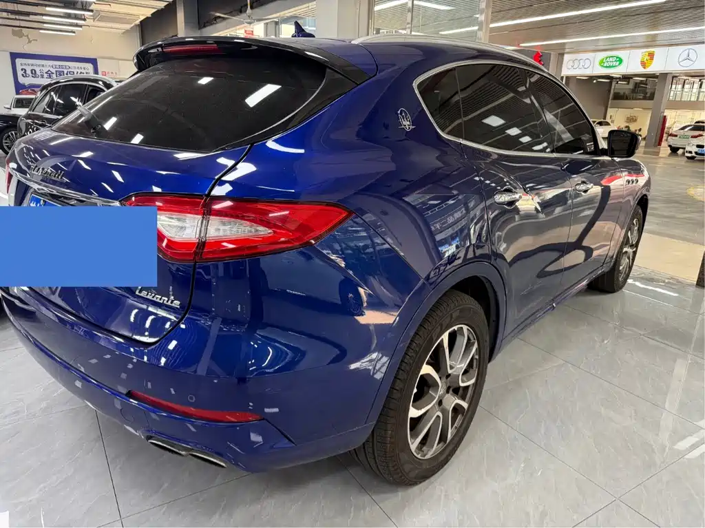 Maserati Levante 2018 — фото 12