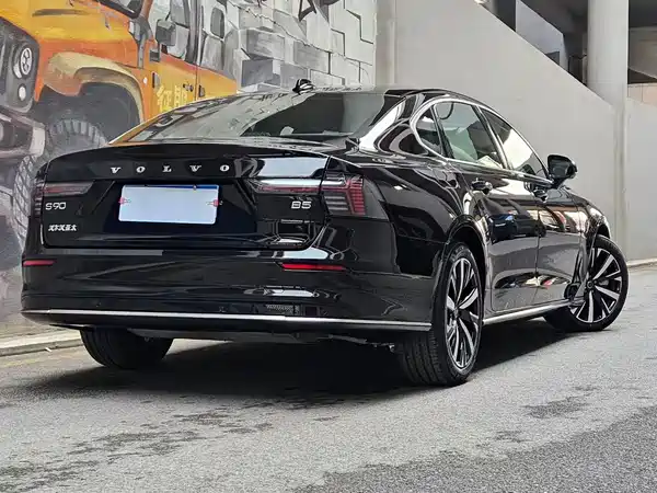 Volvo S90 2026