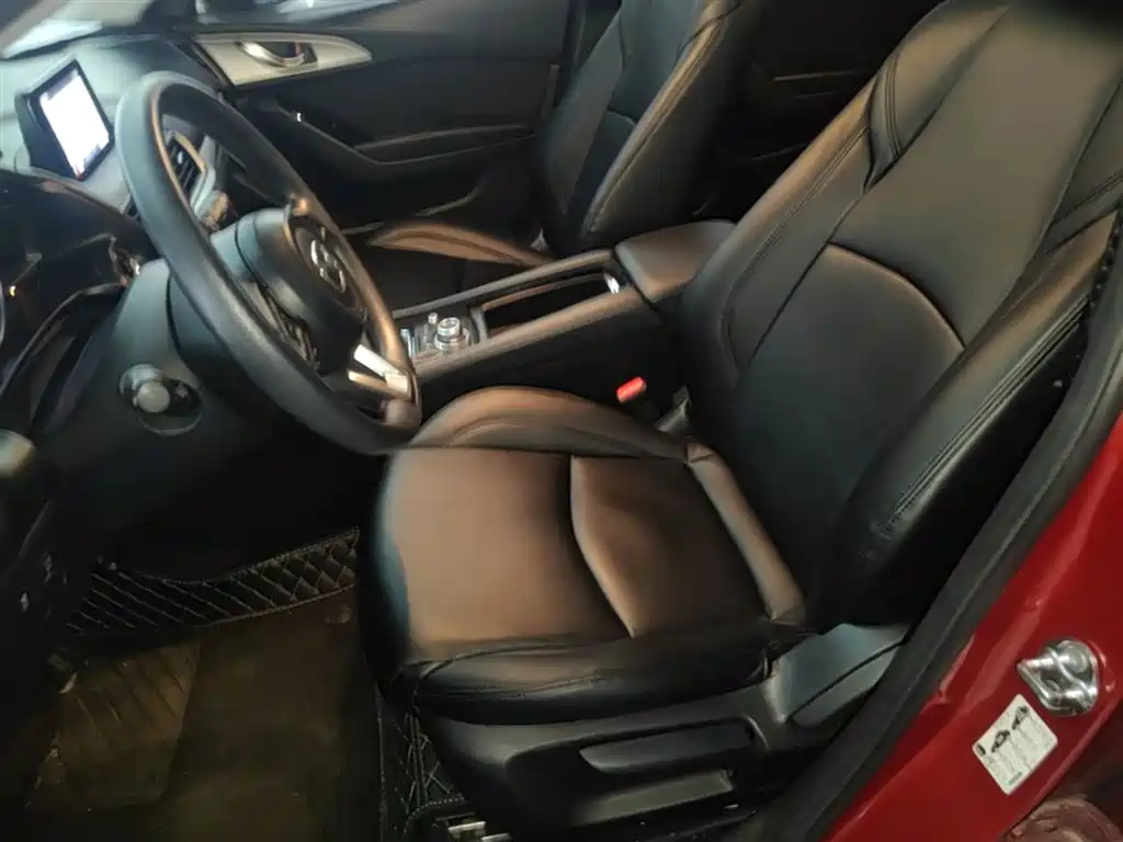 Mazda 3 Axela 2018 — фото 15