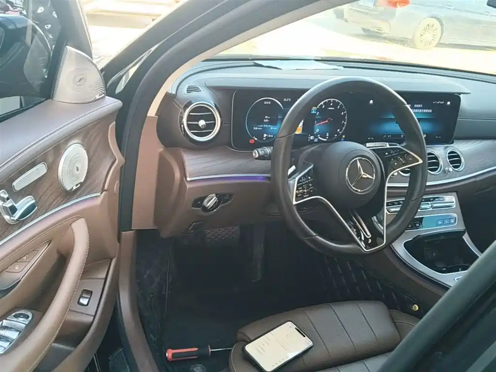 Mercedes-Benz E-Class 2023 — фото 16